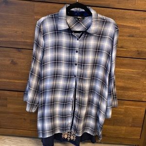 Women’s 3-quart length sleeve blouse with beautiful detailed back